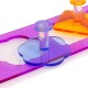 Buntes Acryl-Haustierspielzeug in Form einer lila Blume und einer orangefarbenen Raute, entworfen für interaktives Spielen.