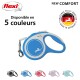 Laisse rétractable pour chien bleue étiquetée "NOUVEAU CONFORT", disponible en 5 couleurs, avec un logo indiquant "Qualité originale flexi, fabriqué en Allemagne."