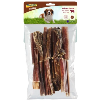 Un paquet en plastique transparent contenant plusieurs pizzles de bœuf, étiqueté 'Multifit native Ochsenziemer', avec une image de chien et un badge d'assurance qualité.