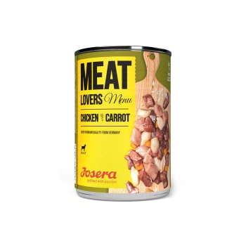 Dosen-Hundefutter mit der Aufschrift 'Meat Lovers Menu Huhn mit Karotte' von Josera, mit Fleischstücken und Karotten, auf gelbem Hintergrund.