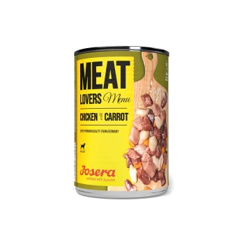 Dosen-Hundefutter mit der Aufschrift 'Meat Lovers Menu Huhn mit Karotte' von Josera, mit Fleischstücken und Karotten, auf gelbem Hintergrund.