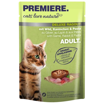 Katzenfutterverpackung mit einer getigerten Katze, grünen Augen, beschriftet mit "PREMIERE. Katzen lieben die Natur" und "DELUXE RAGOUT mit Wild, Kaninchen & Pasta."