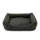 Ein plüschiges, dunkelgraues Haustierbett mit erhöhten Seiten und einer glatten Oberfläche, das ein kleines braunes Etikett an der Seite hat.