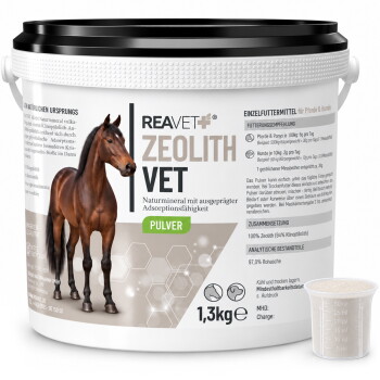 Weißer Behälter REAVET ZEOLITH VET Pulver (PULVER) mit Pferdebild, 1,3 kg und Messbecher mit Pulver.