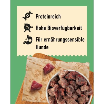 Sechs Taschen DIBO Hirsch Haustierfutter, jede mit 1000g, mit Bildern einer Katze und eines Hundes, mit Text, der hervorhebt, dass es eine Spezialität für Hunde und Katzen ist.