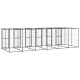 Ein großes, modulares Außengehege für Haustiere aus schwarzem Metallgitter, mit mehreren Abschnitten und Türen für einfachen Zugang.