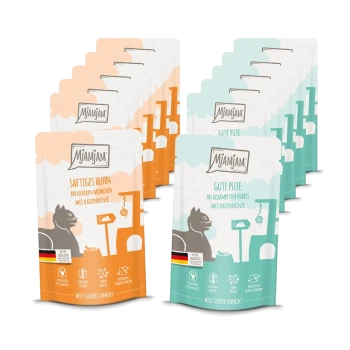 Zwei Mjamjam Katzenfutterbeutel: "Saftiges Huhn" (orange) und "Gute Pute" (türkis), mit einer Katzensilhouette und Qualitätsikonen.