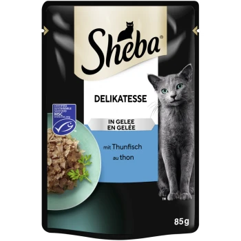 Delikatesse in Gelee 28x85 g Thunfisch Sheba Katzenfutterbeutel mit einer grauen Katze, beschriftet mit "Delikatessen in Gelee" mit Thunfisch und einer Schüssel mit Thunfischflocken mit Kräutern.