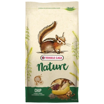 Eine 700g Tüte Versele-Laga Nature Haustierfutter mit einem Cartoon-Eichhörnchen und den Texten "mit tierischem Protein" und "CHIP."
