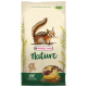 Eine 700g Tüte Versele-Laga Nature Haustierfutter mit einem Cartoon-Eichhörnchen und den Texten "mit tierischem Protein" und "CHIP."