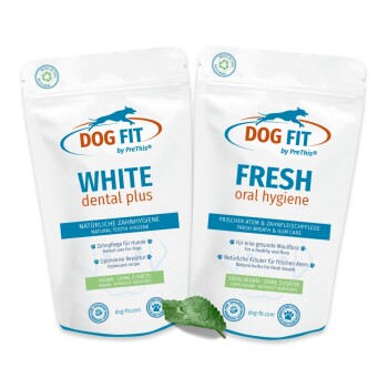 Zwei weiße Dog Fit by PreThis-Beutel mit den Aufschriften 'WHITE dental plus' und 'FRESH oral hygiene' mit einem grünen Blatt davor.