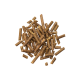 Ein Haufen brauner, zylindrischer Haustierfutterpellets, die auf einem weißen Hintergrund verstreut sind.