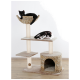 Zwei Katzen, eine schwarze und eine schwarz-weiße, entspannen auf einem natürlichen mehrstöckigen Katzenbaum mit einer geflochtenen Korbliege und einem gemütlichen Versteck.