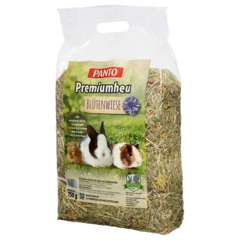 PANTO Premiumhay Blütenwiese 750g Paket mit getrockneten Blumen, mit Bildern von drei Meerschweinchen auf der Vorderseite.