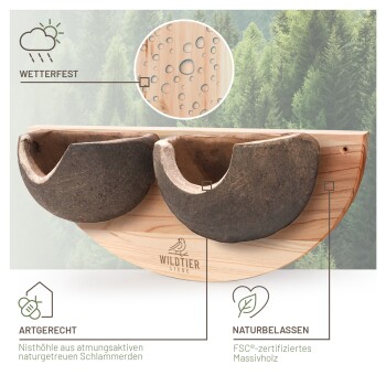 Ein Holzvogelhaus mit zwei Ton-Nistkammern, beschriftet mit "WETTERFEST", "ARTGERECHT" und "NATURBELASSEN", das umweltfreundliche Materialien zeigt.