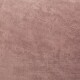 Weicher, strukturierter rosa Stoff, wahrscheinlich ein Haustierbett oder eine Decke, mit plüschigem Aussehen und subtiler Glanz.
