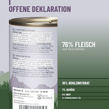 Dose Hundefutter mit offenem Etikett, das die Zutaten auf Deutsch und Englisch zeigt: 76% Fleisch, 10% Kohlenhydrate, 7% Gemüse, 5% Obst.