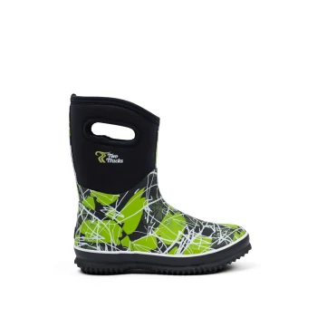 Grüner und schwarzer gemusterter Gummistiefel mit einer strukturierten Sohle, mit dem Logo 'Two Tracks' an der Seite.