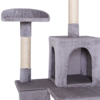 Grauer Katzenbaum mit einer weichen, plüschigen Oberfläche, ausgestattet mit einem Kratzbaum, einem gemütlichen Versteck und einer erhöhten Liegefläche für Katzen.