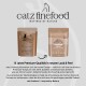 Zwei Katzenfutter-Packungen von catz finefood mit alten und neuen Designs, mit Text über 15 Jahre Premiumqualität.