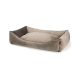 Ein plüschiges, rechteckiges Haustierbett in einer sanften beige Farbe mit erhöhten Kanten und einem zentralen Kissen, entworfen für Komfort.