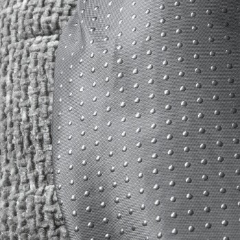 Nahaufnahme eines Haustierbettes mit einem weichen, strukturierten grauen Stoff auf einer Seite und einem glatten, gepunkteten grauen Material auf der anderen.