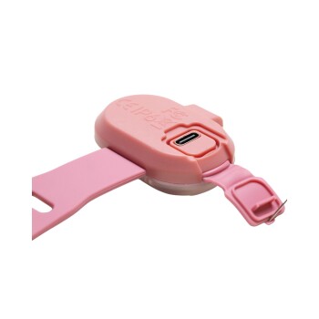 Pinkes Haustierhalsband mit USB-Ladeanschluss und verstellbarem Riemen, gezeigt auf weißem Hintergrund.