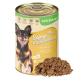 Eine Dose Hundefutter mit der Aufschrift "Josie's Saftige Fleischmahlzeit", die Truthahn mit Reis enthält, begleitet von einer Portion des Futters daneben.