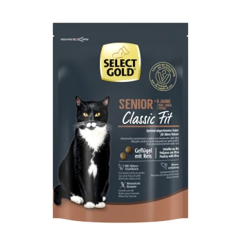 Senior 9+ 300 g Schwarz-weiße Katze auf einem mit "SELECT GOLD Senior Classic Fit" beschrifteten Tierfutterbeutel, geeignet für Katzen über 9 Jahre, mit Huhn und Reis.