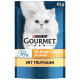 Purina Gourmet Katzenfutterverpackung mit einer weißen Katze mit grünen Augen, beschriftet "Perle Erlesene Streifen in Sauce mit Truthahn," 85g.
