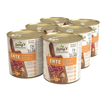 Dosen von Betty's Landhausküche Hundefutter mit Ente, Amaranth, Kürbis und Cranberries, gekennzeichnet für erwachsene Hunde.