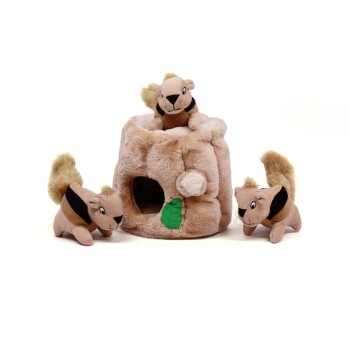 Plüsch-Eichhörnchen-Spielzeugset mit einem gemütlichen Baumstumpf-Versteck und zwei verspielten Eichhörnchenfiguren, alles in sanften Beige- und Brauntönen.