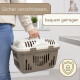 Person trägt eine beige Transportbox mit Katze darin; deutscher Text: 'Sicher verschlossen, bequem getragen' und Schild-Symbol.