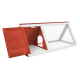 Rotes und weißes Holz-Haustierhaus mit einem dreieckigen Design, das eine Netzseite für Belüftung und eine offene Tür bietet.