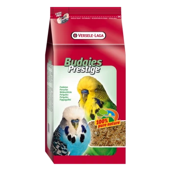 Eine Tüte Versele-Laga Budgies Prestige Vogelfutter mit zwei bunten Wellensittichen auf der Vorderseite, mit einem Etikett "100% reine Natur".