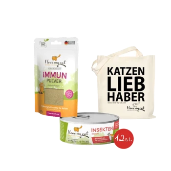 Ein Behälter mit 'Immun Pulver' Katzen Ergänzung, eine Dose 'Insekten' Katzenfutter und eine Tragetasche mit dem Text 'KATZEN LIEB HABER', alles von I love my cat.