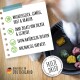 Hund frisst bunte gefriergetrocknete Leckerlis; deutscher Hinweis: 'Ohne Zusatz von Zucker & Getreide'; 'Freeze Dried'; in Deutschland