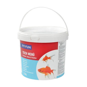 Ein weißer Eimer, beschriftet mit "FIT+FUN TEICH MENÜ," enthält 1,1 kg Fischfutter, mit Bildern von Goldfischen auf einem roten und blauen Hintergrund.