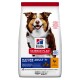 Hills Science Plan Hundefutterbeutel mit einem lächelnden Australian Shepherd. Der Text hebt "Mature Adult 7+" und "mit Huhn" hervor.