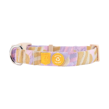 Pastellrosa-, violett- und beigegestreiftes Hundehalsband mit Metall-D-Ring und orangen Anhängern: WOOLLY WOLF; RECYCLED DOG GEAR.