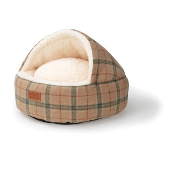 Gezellig huisdierbed met een geruite buitenkant in bruin en groen, met een zachte, crèmekleurige binnenkant en een ronde vorm.