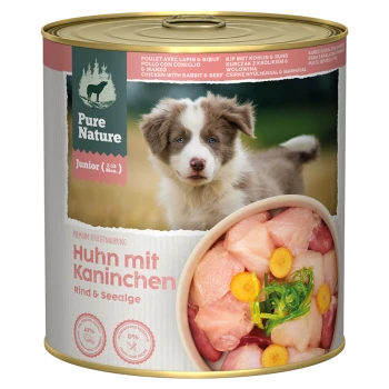 Puszka karmy dla psów Pure Nature Junior z kurczakiem, królikiem, wołowiną, wodorostami i obrazkiem szczeniaka na etykiecie.