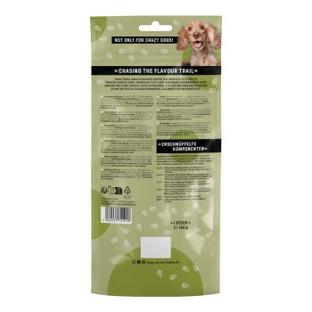 Rückseite einer Verpackung für Haustierleckerlis mit einem verspielten Hund, mit Text, der "Chasing the Flavour Trail" und die Zutatenliste hervorhebt.