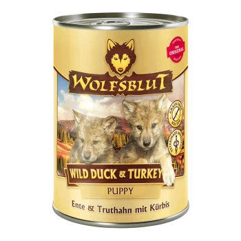 Dosenfutter für Welpen von Wolfsblut mit Wildente und Truthahn, mit zwei Wolfwelpen auf dem Etikett und dem Text "Getreidefreies Rezept".