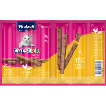 Vitakraft CatStick klassische Verpackung mit einer weißen Katze, die 6 fleischige Sticks zeigt. Höhepunkte: "95% extra fleischig," "kein Zucker," "kein Getreide."