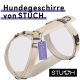 Beige Hundegeschirr von STUCH mit einem 'Vegan Approved'-Schild, das verstellbare Riemen und ein robustes Design hat.
