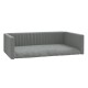 Grau Sofa für Haustiere mit gepolstertem Boden und niedrigen, gepolsterten Armen, entworfen für kleine bis mittelgroße Haustiere.