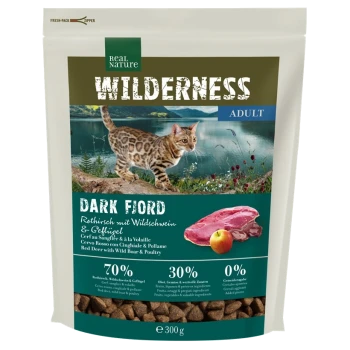 Sac de nourriture pour animaux "Wilderness Dark Fjord" avec un chat sauvage et un lac, 70 % de viande, 30 % de fruits/légumes, 0 % de céréales ajoutées.