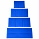 Helle blaue Haustierfütterungsmatte mit glatter Oberfläche und erhöhten Rändern, entworfen, um Verschüttungen und Unordnung zu enthalten.