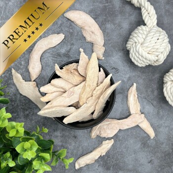 Schale mit getrockneten Hähnchen-Jerky-Hundesnacks, mit Seilspielzeug und Pflanze; goldenes Banner mit der Aufschrift ‚PREMIUM‘.
